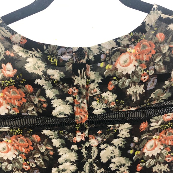 ***SOLD***Ro and de inset trim wing blouse - Picture 2 of 4